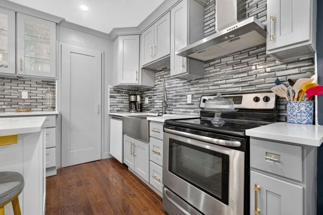 2 Yale St, Peabody, MA 01960