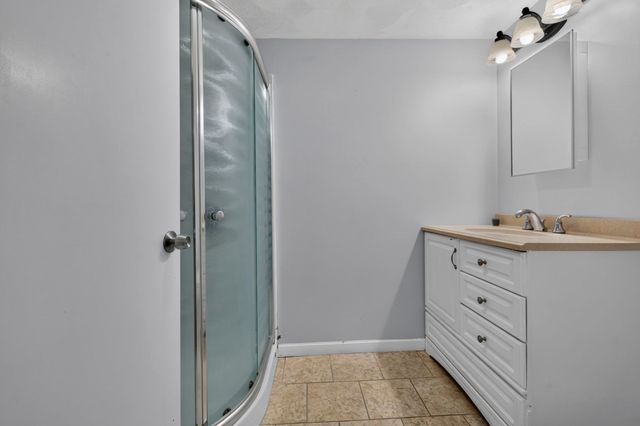 2 Yale St, Peabody, MA 01960