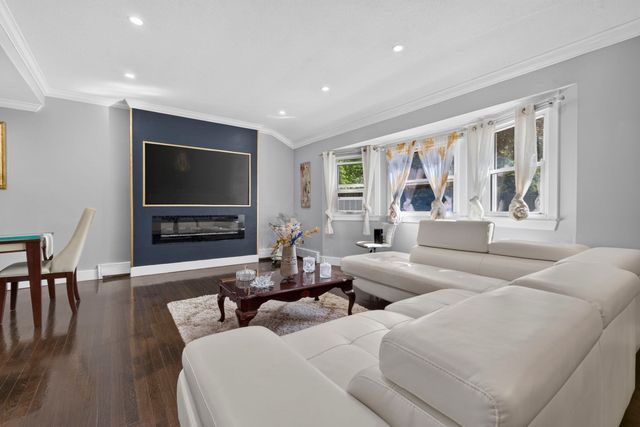 2 Yale St, Peabody, MA 01960
