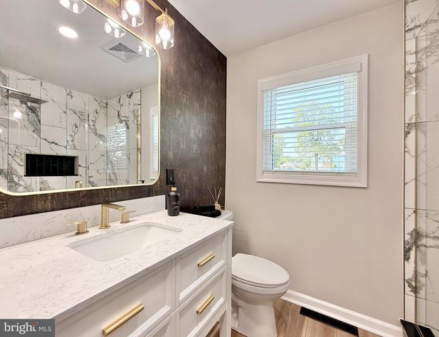 142 EDWARDS DR, Gloucester City, NJ 08030