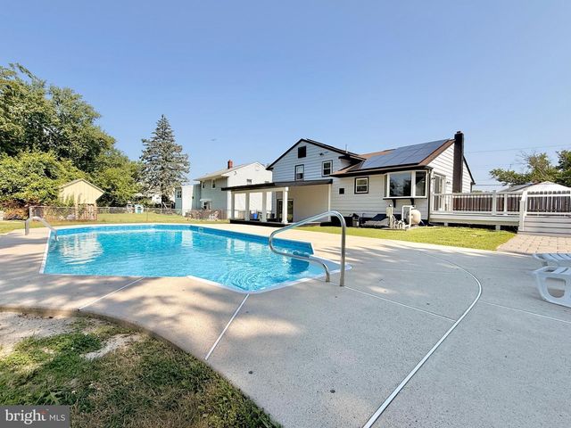 142 EDWARDS DR, Gloucester City, NJ 08030