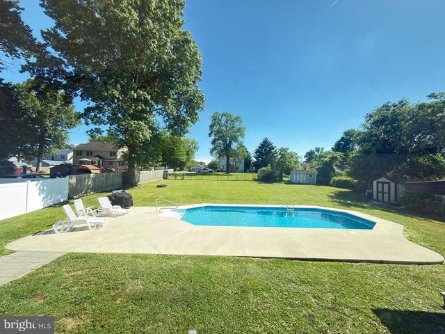 142 EDWARDS DR, Gloucester City, NJ 08030