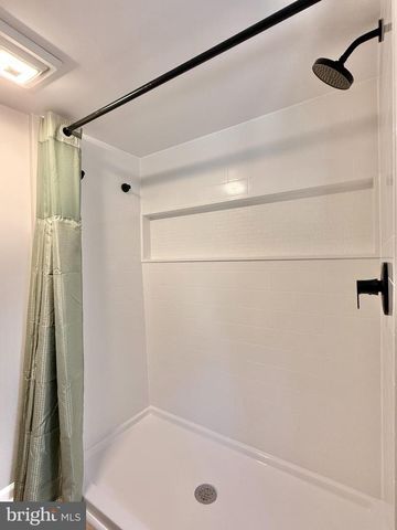 142 EDWARDS DR, Gloucester City, NJ 08030