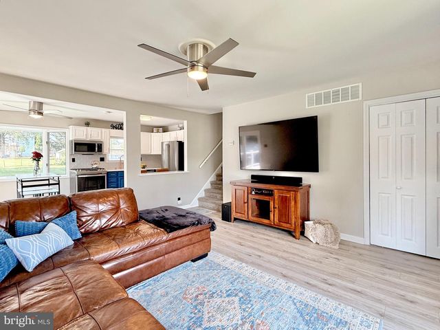 142 EDWARDS DR, Gloucester City, NJ 08030