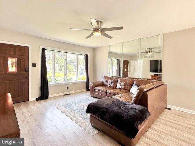 142 EDWARDS DR, Gloucester City, NJ 08030