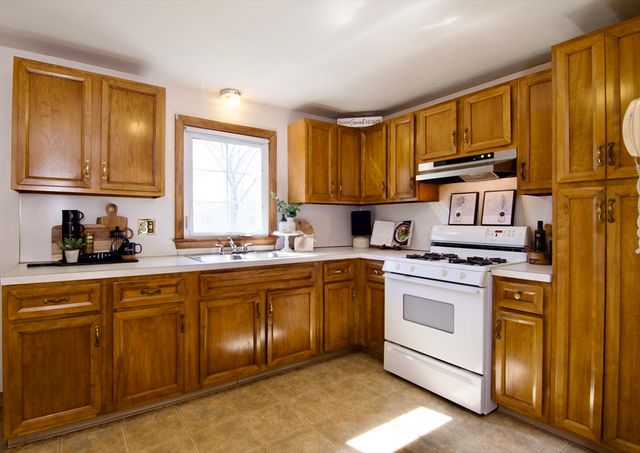 63 Marshall St, East Longmeadow, MA 01028