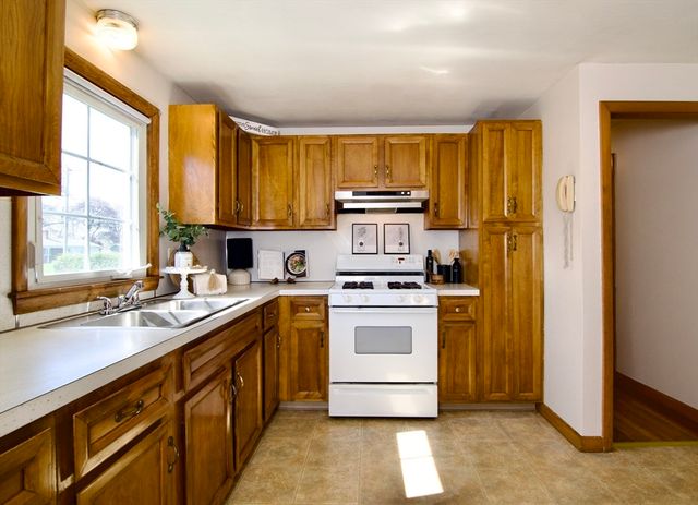 63 Marshall St, East Longmeadow, MA 01028