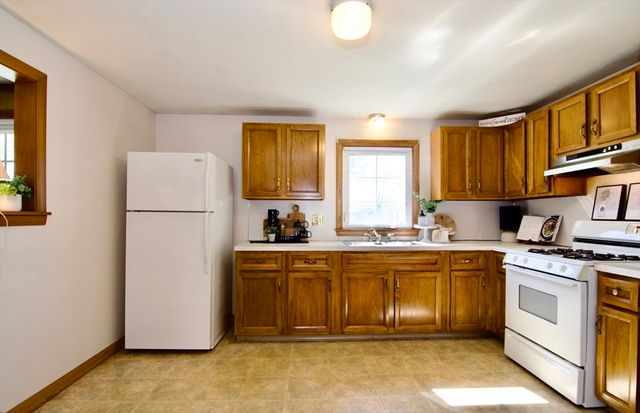 63 Marshall St, East Longmeadow, MA 01028