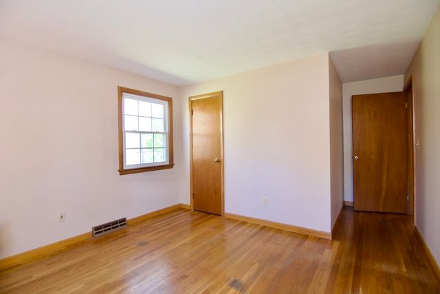 63 Marshall St, East Longmeadow, MA 01028