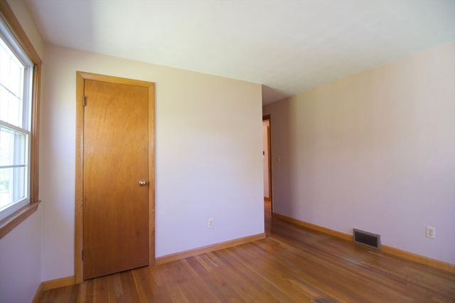 63 Marshall St, East Longmeadow, MA 01028
