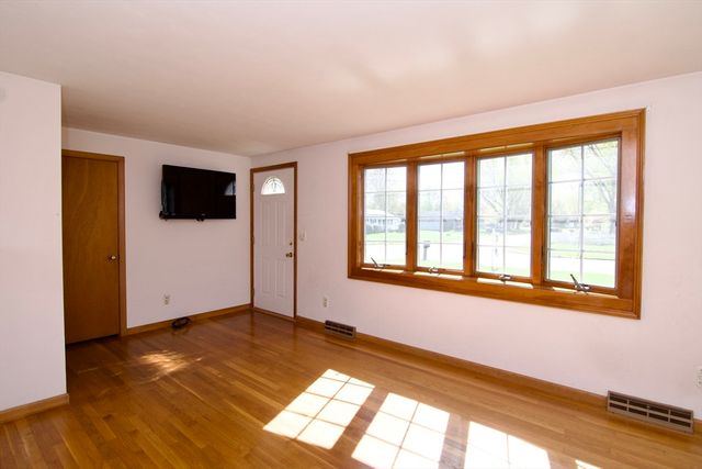 63 Marshall St, East Longmeadow, MA 01028