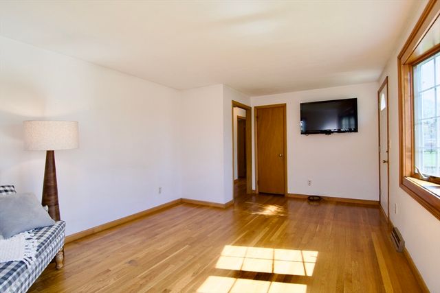 63 Marshall St, East Longmeadow, MA 01028