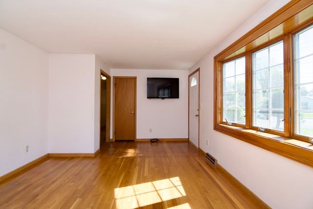 63 Marshall St, East Longmeadow, MA 01028