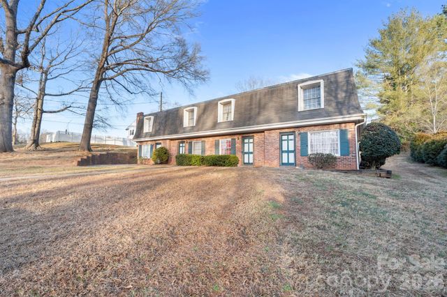 1182 10th Street Place Circle NW, Hickory, NC 28601