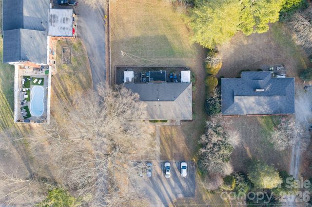 1182 10th Street Place Circle NW, Hickory, NC 28601