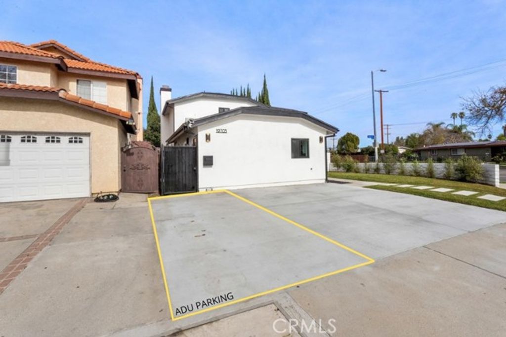 19703 Blythe Street, Winnetka (los Angeles), CA 91306