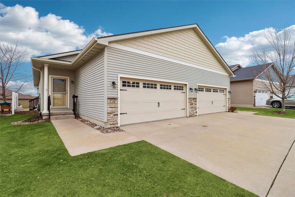 737 Sawgrass Drive, Norwalk, IA 50211