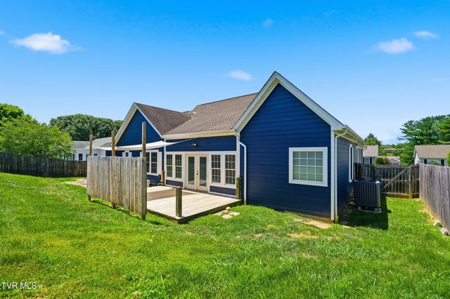121 Violet Lane, Bluff City, TN 37618