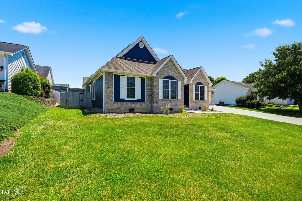 121 Violet Lane, Bluff City, TN 37618