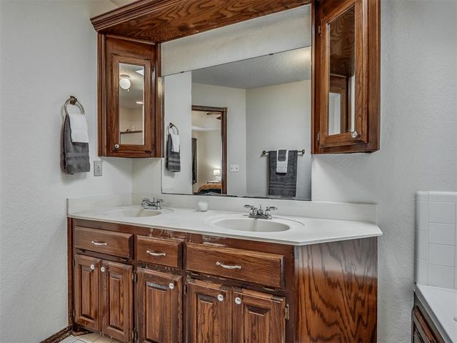 13000 Willowcrest Lane, Oklahoma City, OK 73170