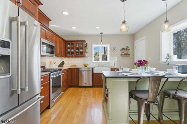 13 Stockton St, Metuchen Boro, NJ 08840