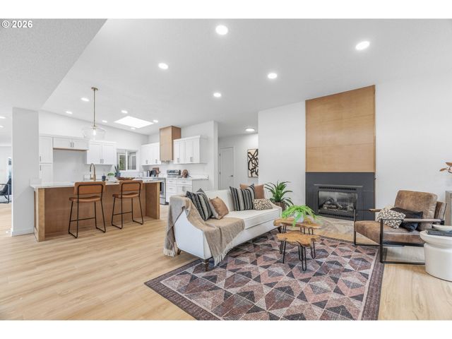 1745 23RD Ave, Longview, WA 98632