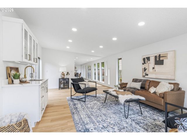 1745 23RD Ave, Longview, WA 98632