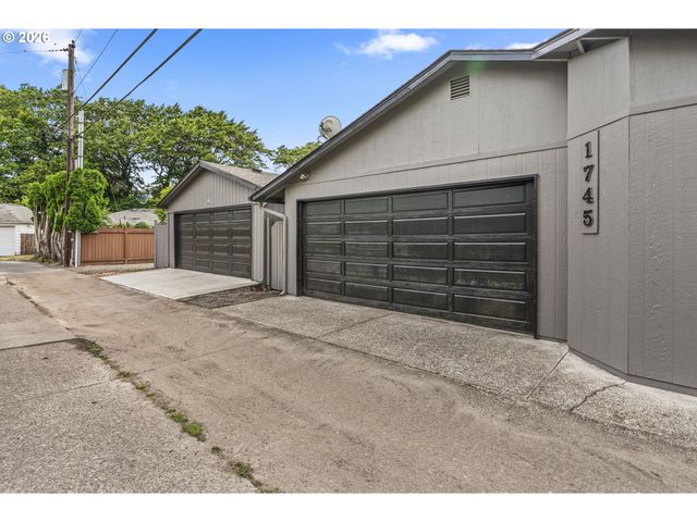 1745 23RD Ave, Longview, WA 98632