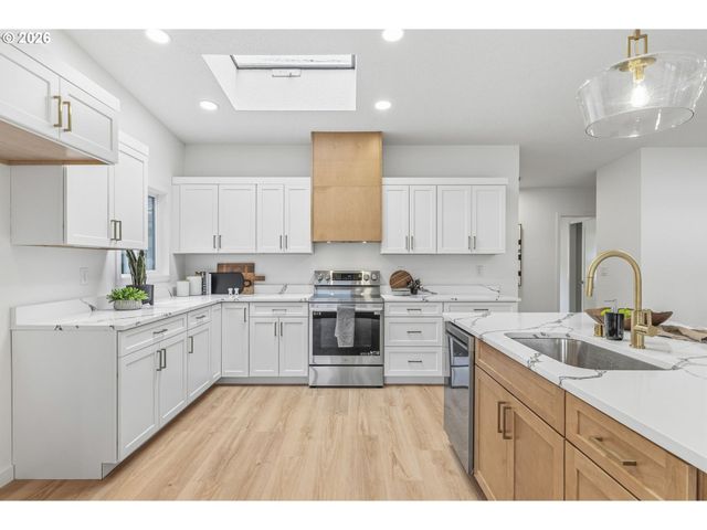 1745 23RD Ave, Longview, WA 98632