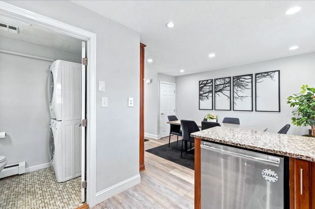 945 Riverside Dr 4C, Methuen, MA 01844