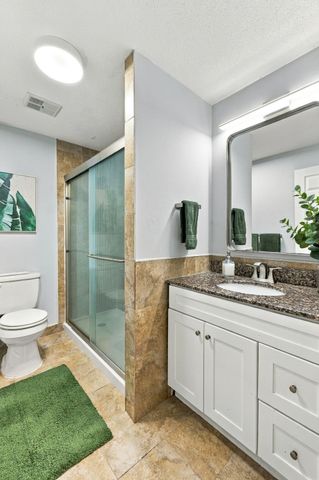 945 Riverside Dr 4C, Methuen, MA 01844