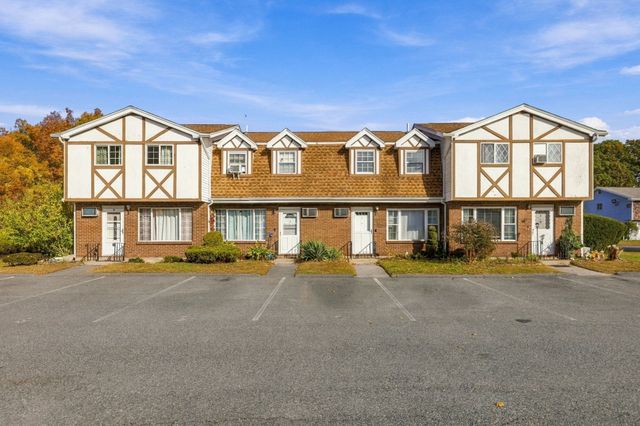 945 Riverside Dr 4C, Methuen, MA 01844
