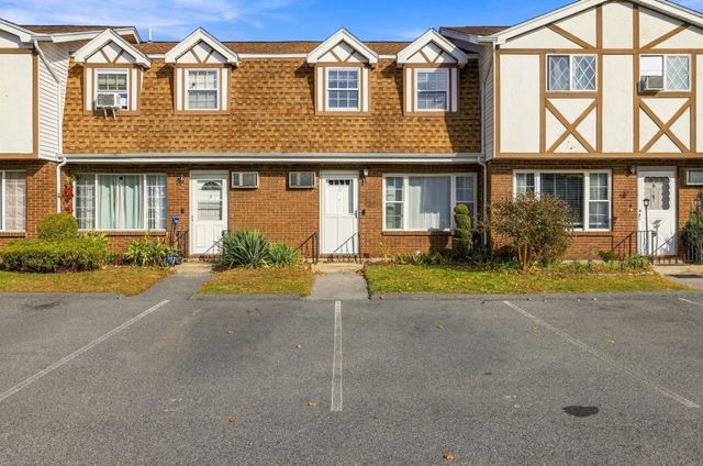 945 Riverside Dr 4C, Methuen, MA 01844