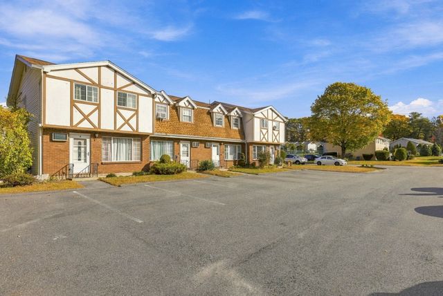 945 Riverside Dr 4C, Methuen, MA 01844