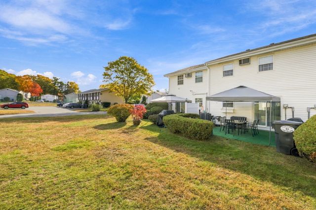 945 Riverside Dr 4C, Methuen, MA 01844
