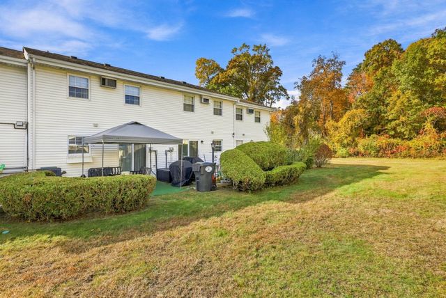 945 Riverside Dr 4C, Methuen, MA 01844