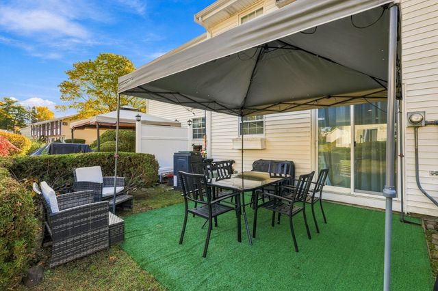 945 Riverside Dr 4C, Methuen, MA 01844