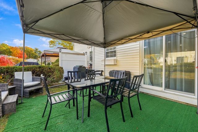945 Riverside Dr 4C, Methuen, MA 01844