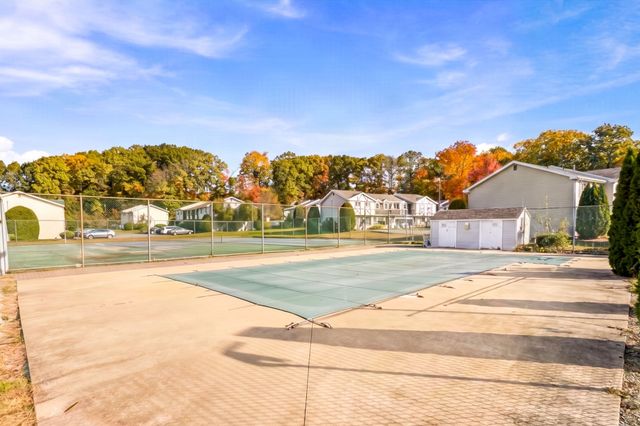 945 Riverside Dr 4C, Methuen, MA 01844