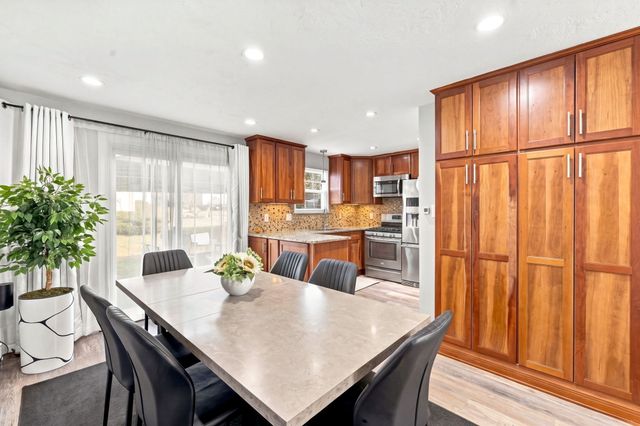 945 Riverside Dr 4C, Methuen, MA 01844