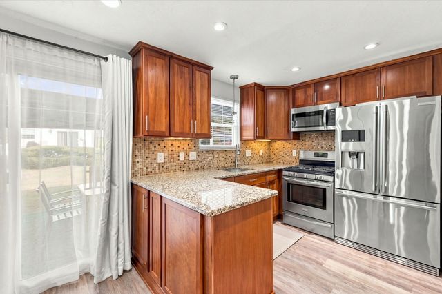 945 Riverside Dr 4C, Methuen, MA 01844