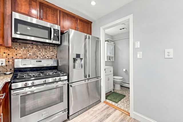 945 Riverside Dr 4C, Methuen, MA 01844