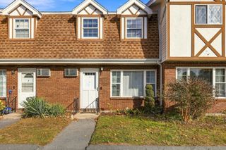 945 Riverside Dr 4C, Methuen, MA 01844