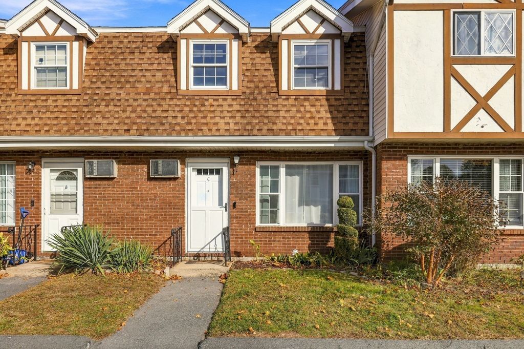945 Riverside Dr 4C, Methuen, MA 01844