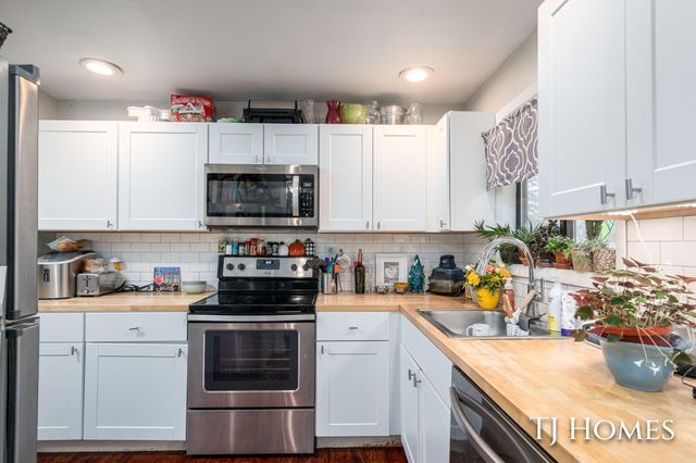 2561-2563 Burton Street SE, Grand Rapids, MI 49546