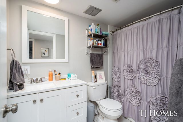 2561-2563 Burton Street SE, Grand Rapids, MI 49546