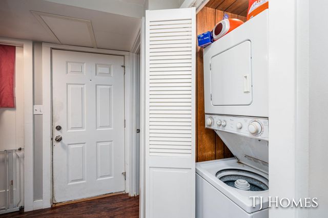 2561-2563 Burton Street SE, Grand Rapids, MI 49546