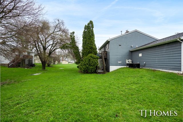 2561-2563 Burton Street SE, Grand Rapids, MI 49546