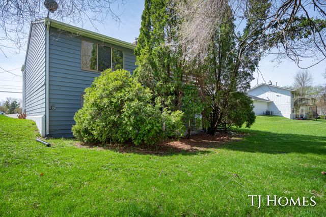 2561-2563 Burton Street SE, Grand Rapids, MI 49546