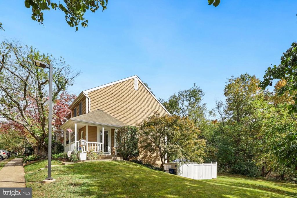 1651 POPLAR GROVE DR, Reston, VA 20194